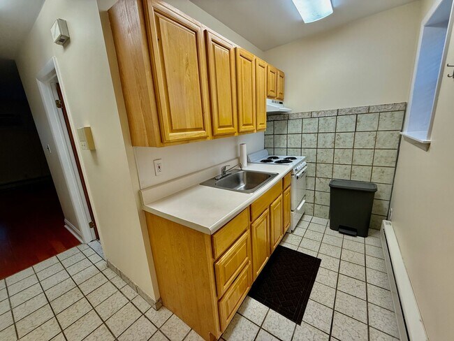 Building Photo - 2528 Christian St