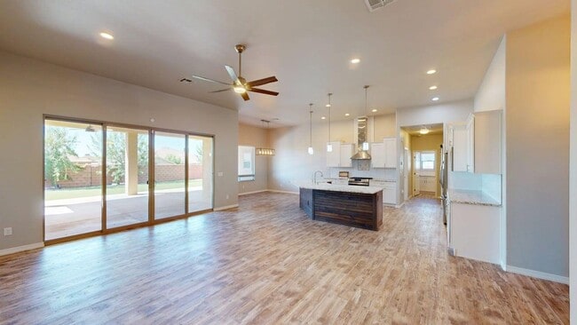 Building Photo - 490 Montecito Dr