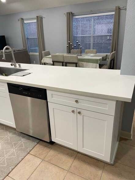 Building Photo - 5730 Baldwin Elm St