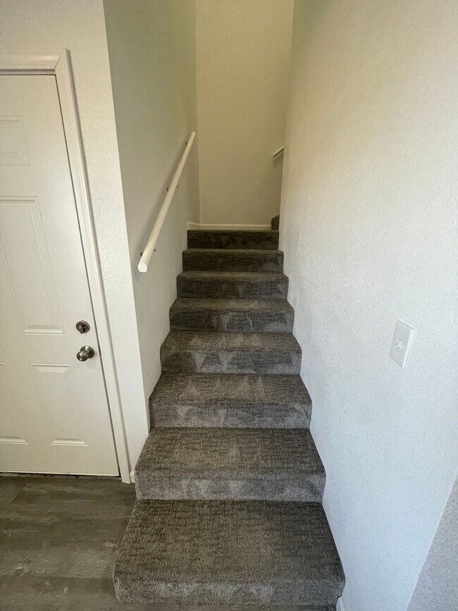 Building Photo - Townhomes Now Available in Strafford MO!