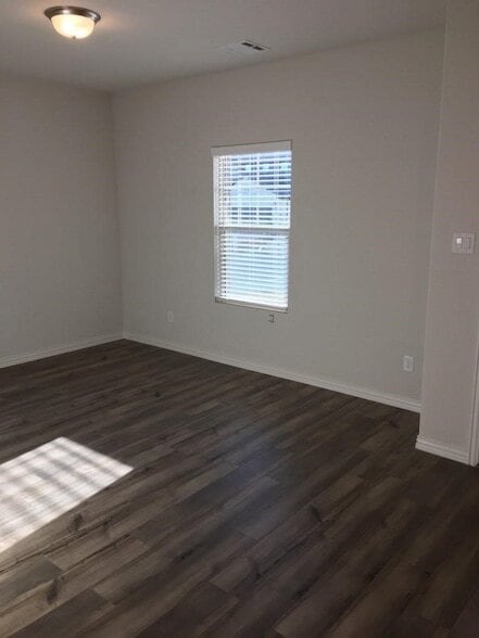 Building Photo - 10520 Katalpa Dr