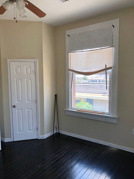 Building Photo - 524 23rd St