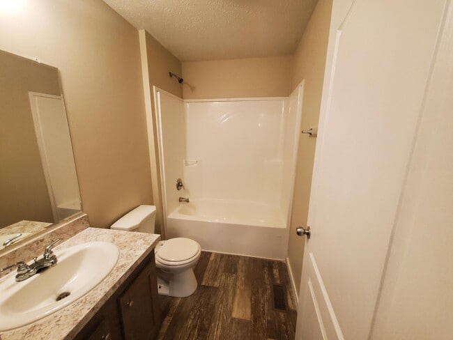 Building Photo - 49 Parakeet Hill Dr