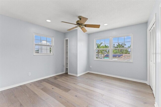 Building Photo - 4000 14th Way NE