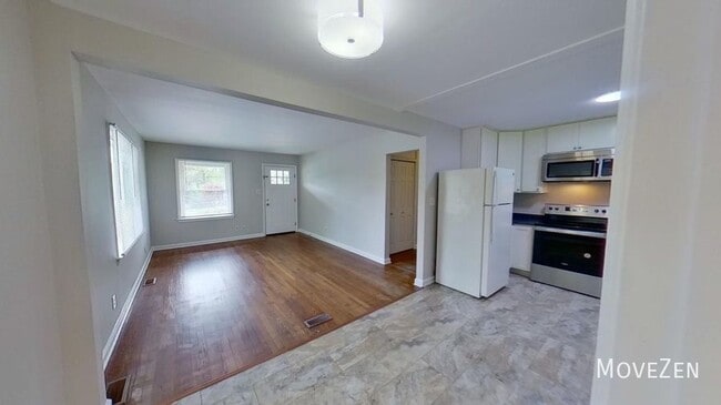 Building Photo - 1109 N King Charles Rd