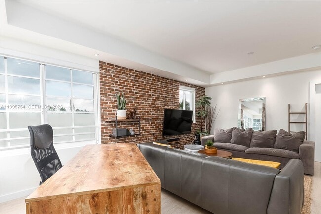 Building Photo - 820 Euclid Ave