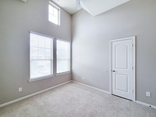 Building Photo - 219 Biltmore Loop