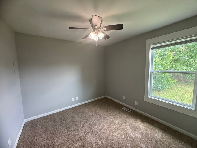 Building Photo - Single Family Home in Clarksville