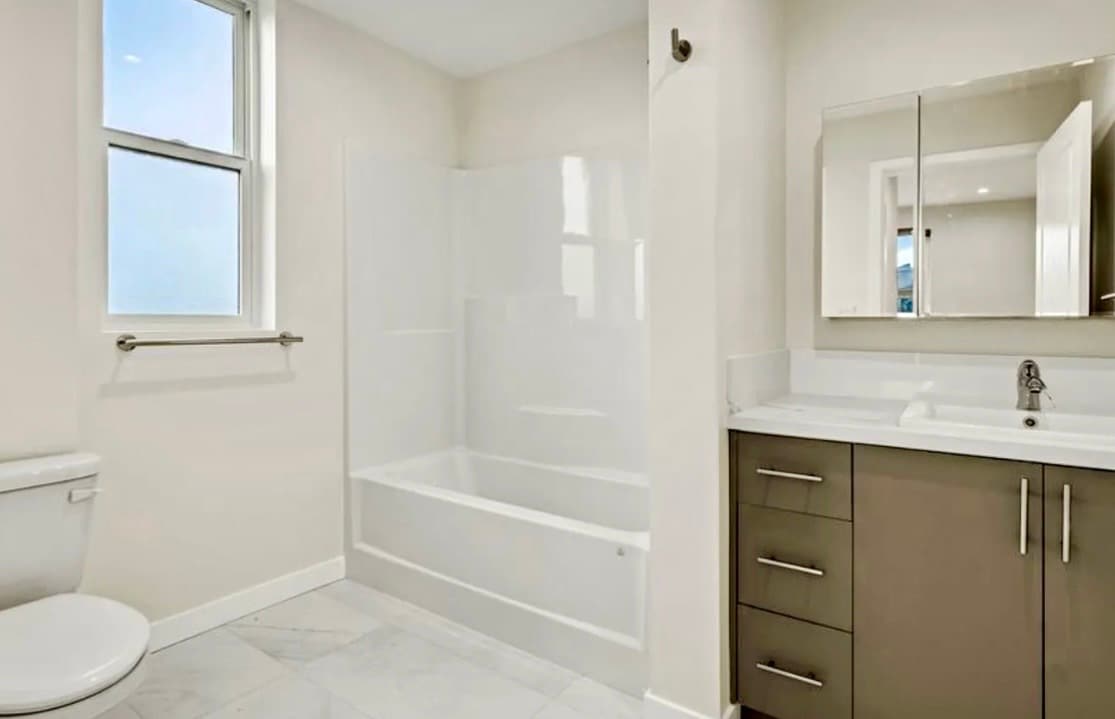 Building Photo - 439 Oak St