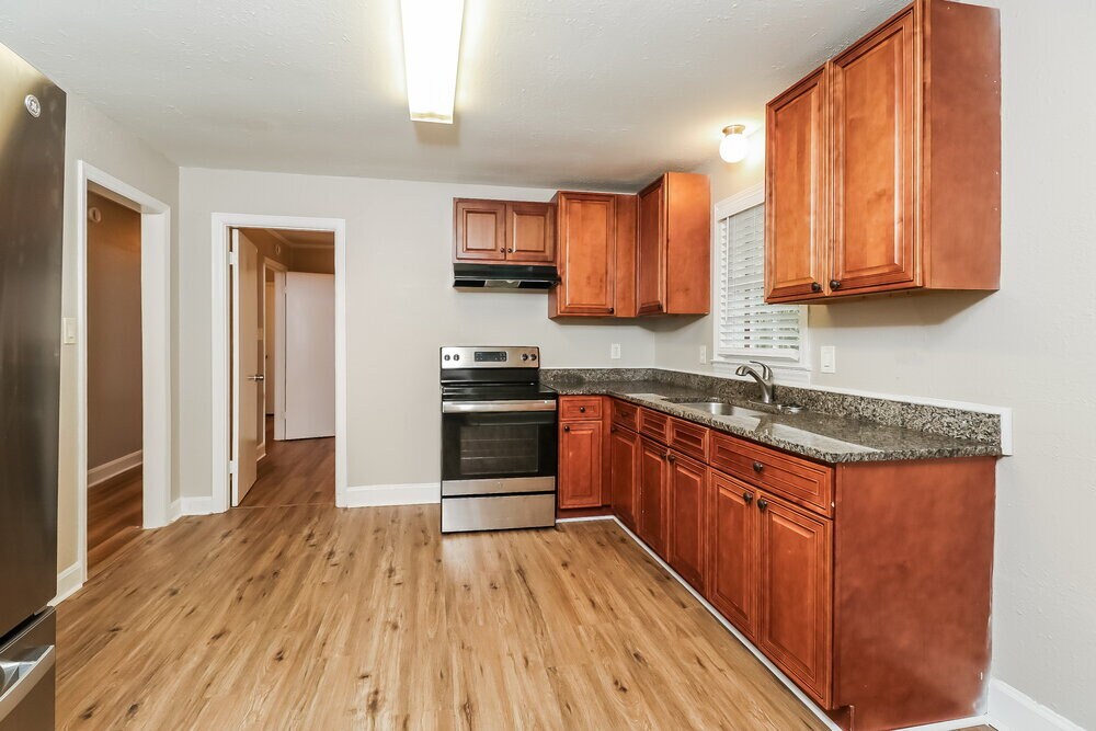 Building Photo - 2812 Denview Ln