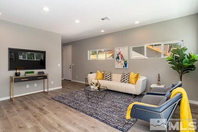 Building Photo - Modern Midtown Living