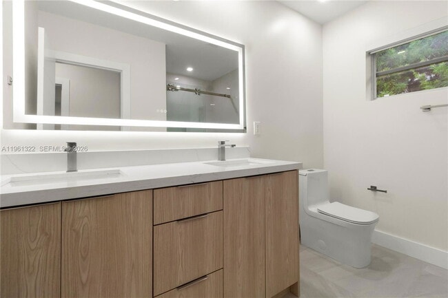 Building Photo - 1261 NE 98th St