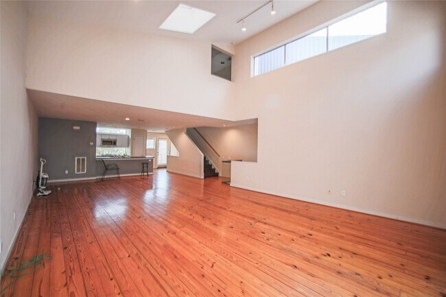 Building Photo - 6913 Yellowstone Way Dr