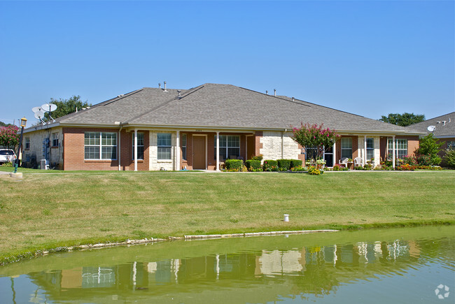 Building Photo - Autumn Oaks of Corinth