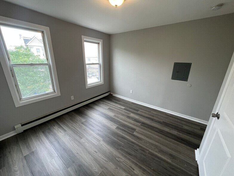 Unit 2 - 690 S 18th St