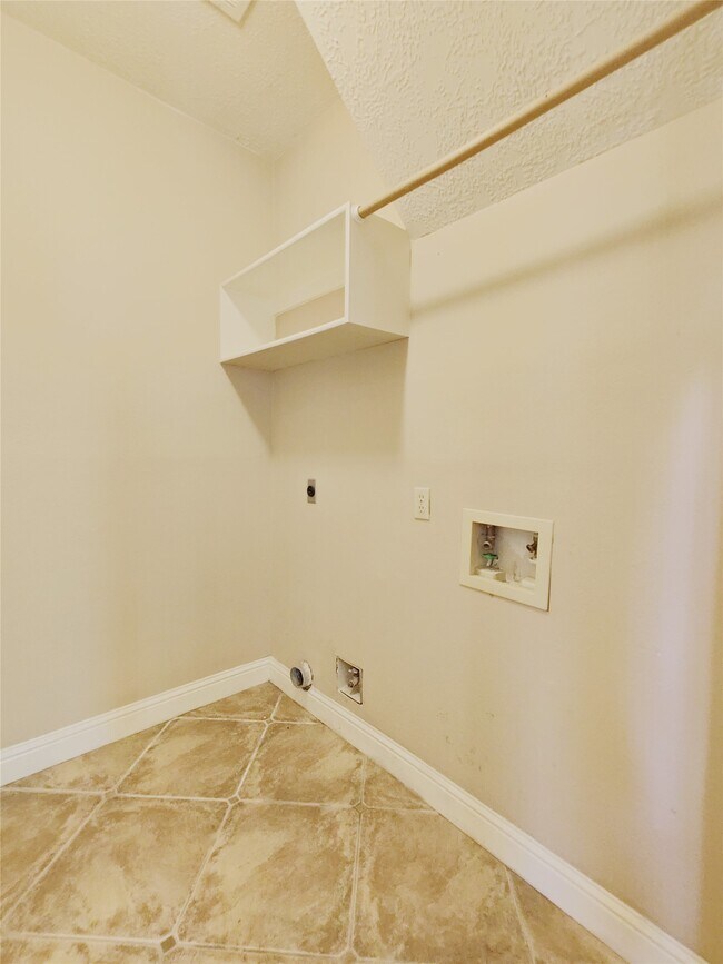 Building Photo - 5019 Greenriver Valley Dr