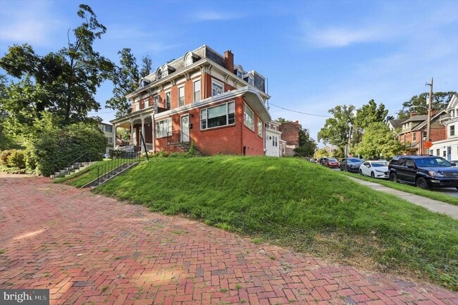 Building Photo - 1412 Delaware Ave