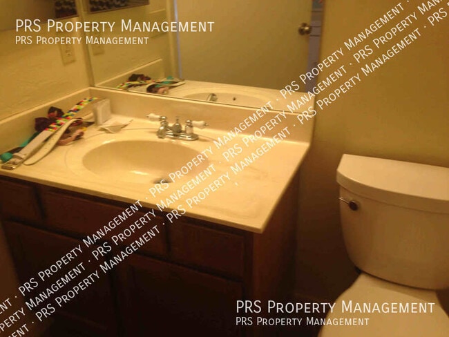 Building Photo - 1623 N Comanche Dr