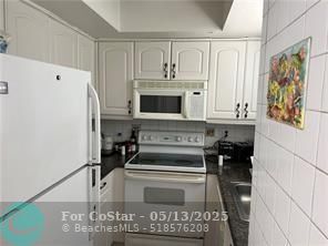 Building Photo - 4652 Poinciana St