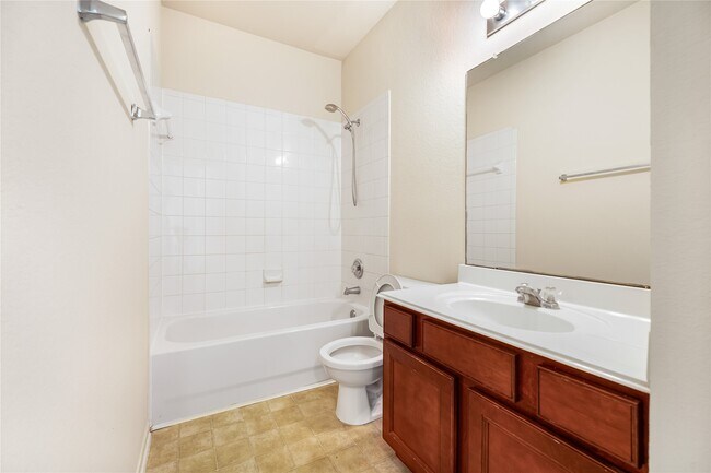 Building Photo - 1623 Royal Chase Dr
