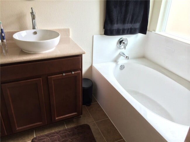 Building Photo - 2021 Nestlewood Dr