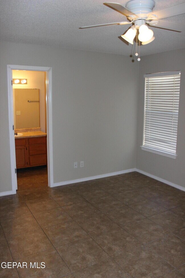 Building Photo - 13978 Vaquero Rock Dr
