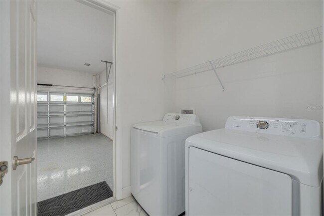 Building Photo - 7222 Paradiso Dr