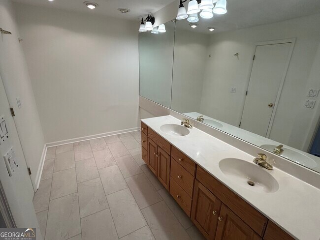 Building Photo - 180 Woodstone Dr