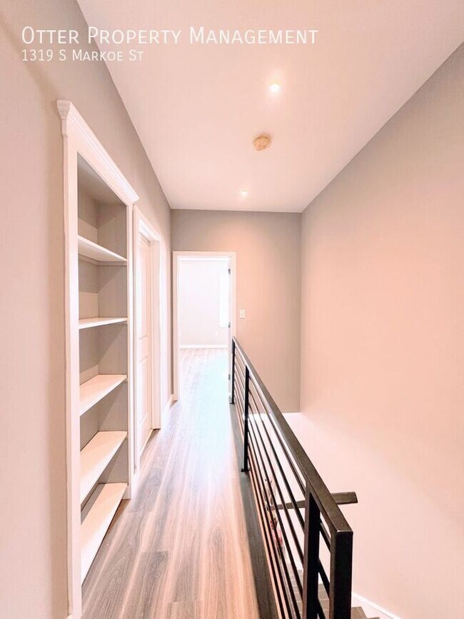 Building Photo - 1319 S Markoe St