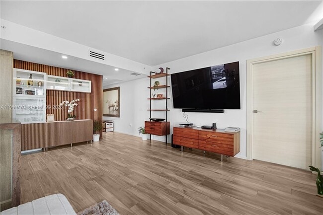 Building Photo - 801 S Miami Ave