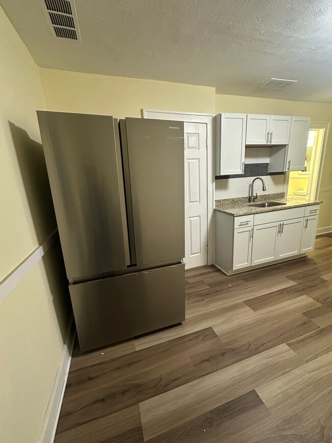 Building Photo - 3412 W 94th St