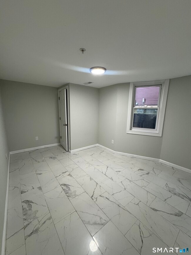 Building Photo - 368 Norton St