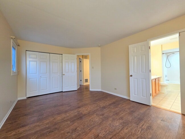 Building Photo - 1013 Meadow Lake Dr