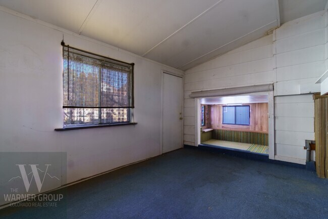 Building Photo - 7085 Metropolitan St