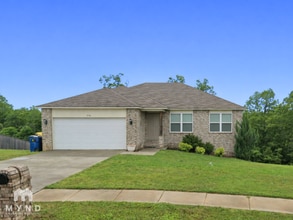 Building Photo - 934 Pinehurst Loop