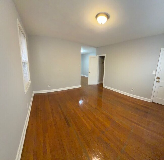 Building Photo - 15 Gallatin St NE