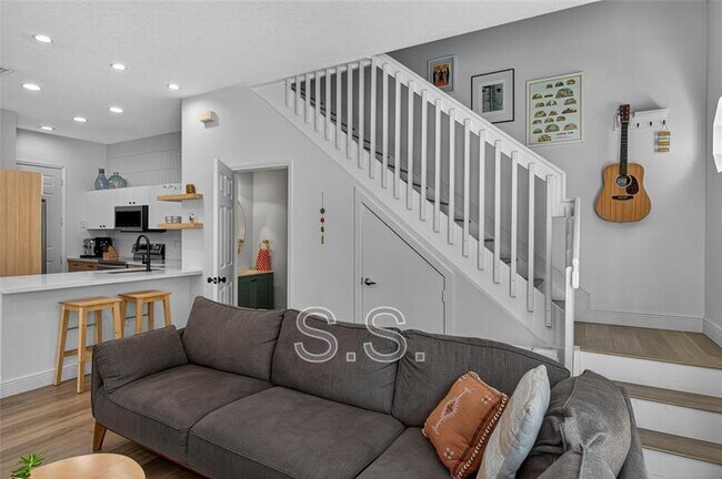 Building Photo - 15 NE 20th Ave