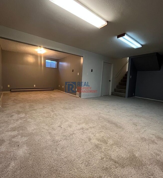 Building Photo - 3207 Camelot Dr