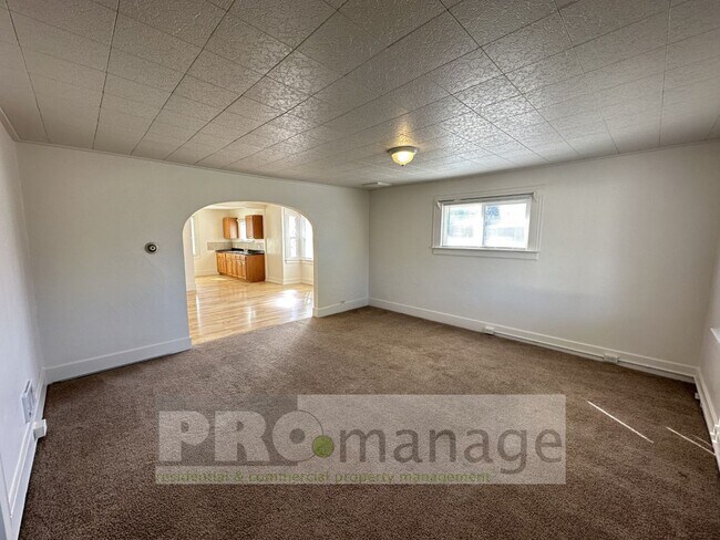 Building Photo - 399 W 17th St