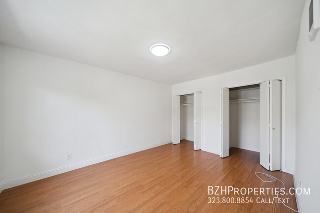 Building Photo - 954 1/2 N Croft Ave-104