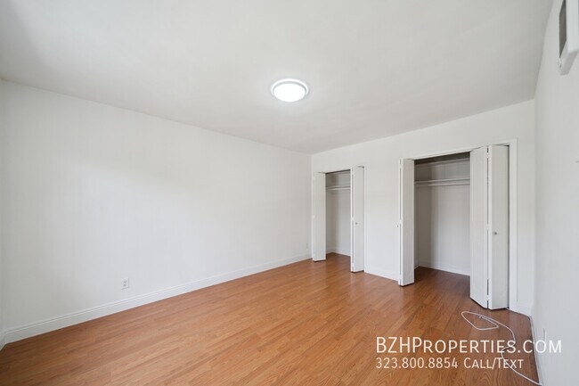 Building Photo - 956 Croft Ave