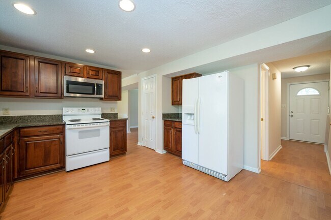Building Photo - Spacious 3 bedroom home in desirable SW Durham! Super dog friendly with large fenced yard!