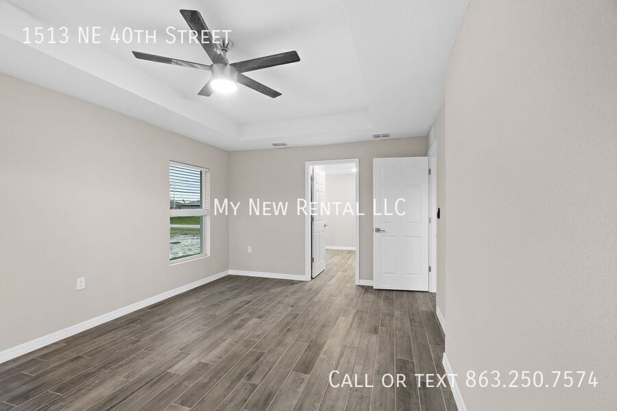 Building Photo - 1513 NE 40th St