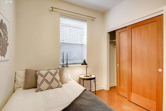 Building Photo - 4932 N Haight Ave