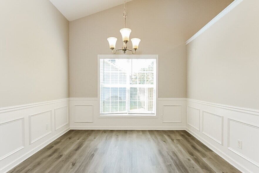 Building Photo - 433 Eglington Tr