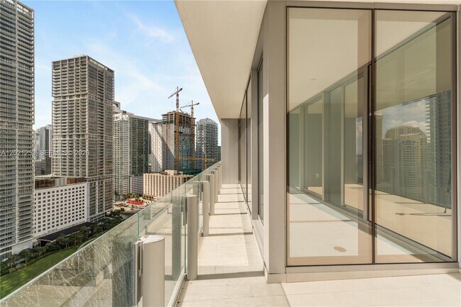 Building Photo - 300 Biscayne Blvd Way