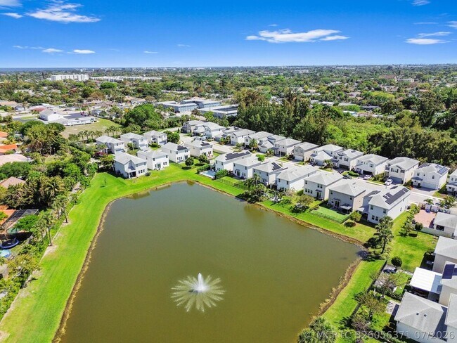 Building Photo - 1826 Lake Cove Dr