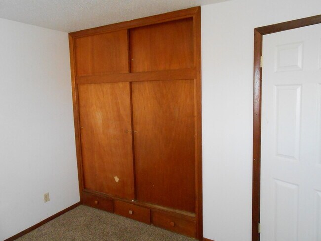 Building Photo - 2 Bedroom, 1 Bath Duplex on Outskirts of Loveland, CO
