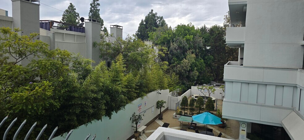 Building Photo - 10660 Wilshire Blvd