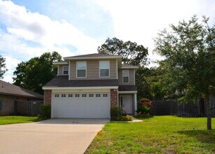 Building Photo - "Charming 3-Bed home with 2.5 Baths in the...